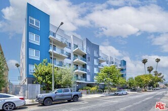 Building Photo - 105 S Mariposa Ave