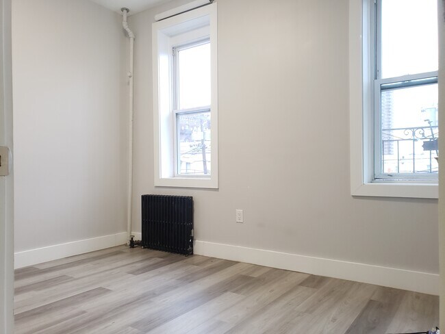 Building Photo - 108 60th St
