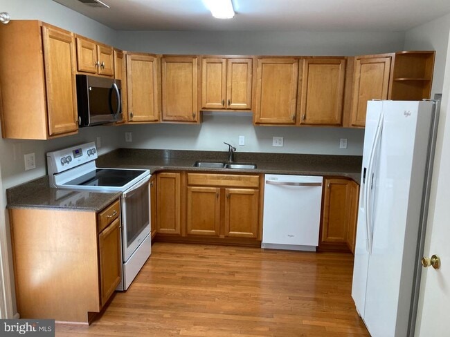 Building Photo - 4247 Stockbridge Dr