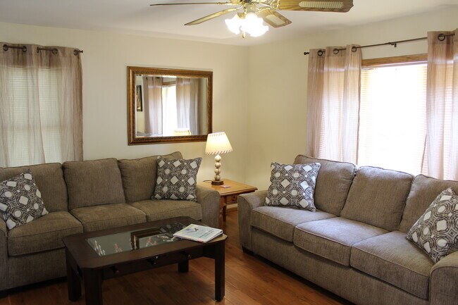 Sala de estar - 11 Columbia St