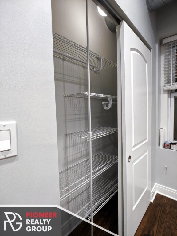 Primary Photo - Studio in Rogers Park--Heat & Gas Included!
