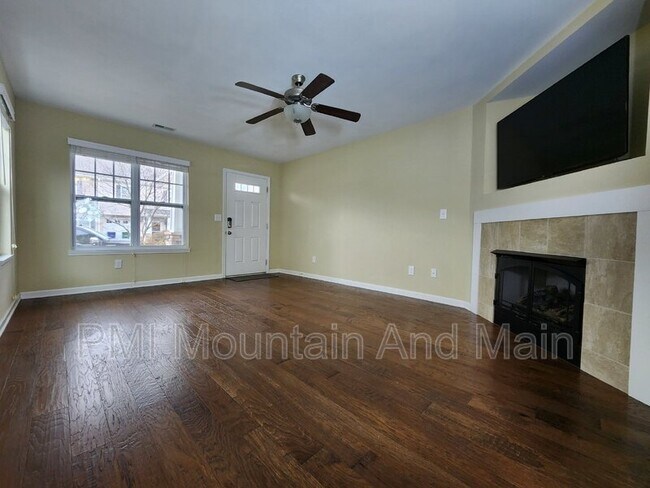 Building Photo - 19 Barnett Shoals Dr