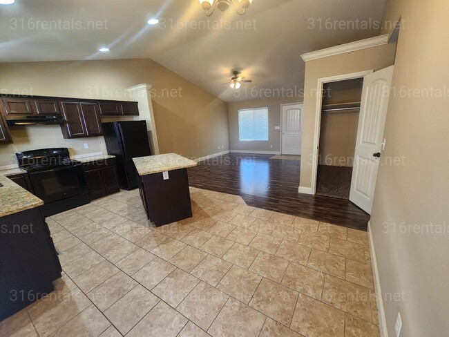 Building Photo - $1,850- 4 bedroom / 3 bathrooms - Beautiful and Large Home! *COMING SOON*