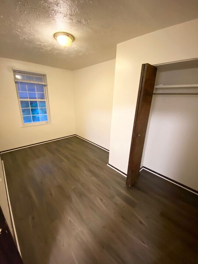 Foto del edificio - Great 2 Bedroom, 1 Bathroom in McKees Rock...