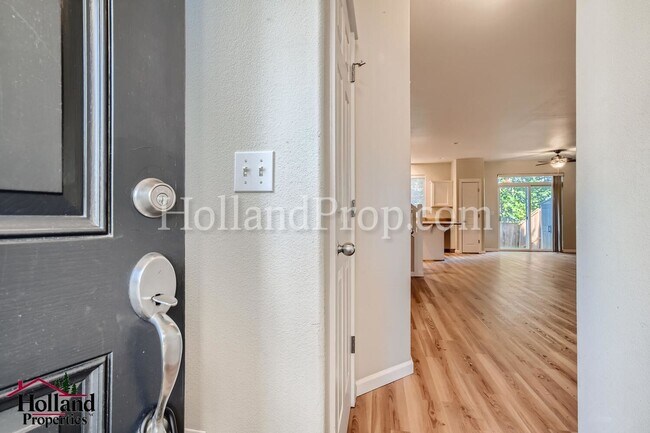 Foto del edificio - Fantastic Single-Family Home near Downtown...