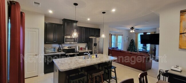 Foto del edificio - 610 Lenten Rose Ln
