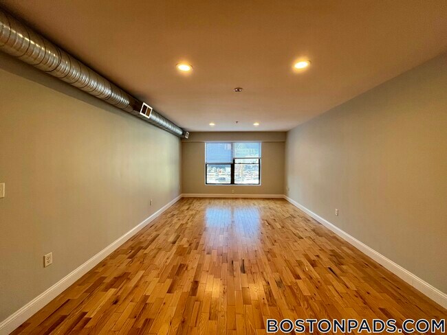 Building Photo - 26 Portland St