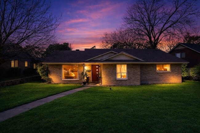 Photo - 1623 Hanging Cliff Dr House