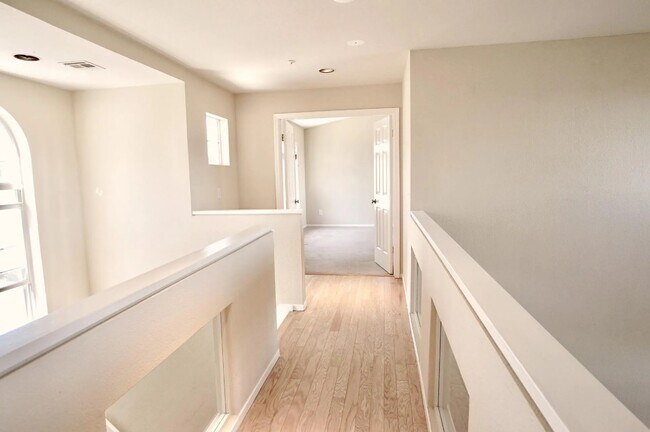 Building Photo - 1108 Radiant Ln