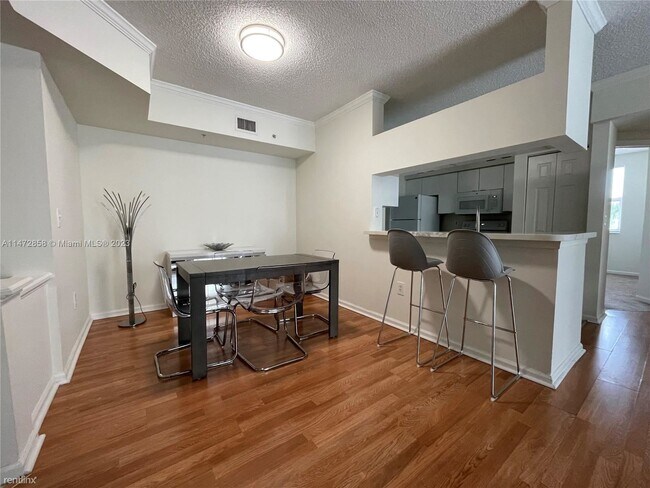Foto del edificio - 3 br, 2 bath House - 17125 N Bay Rd Apt 3404