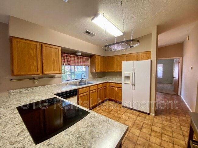 Building Photo - 240 N Sunflower Dr