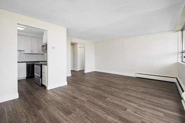 Building Photo - 111-131 Notch Hill Road