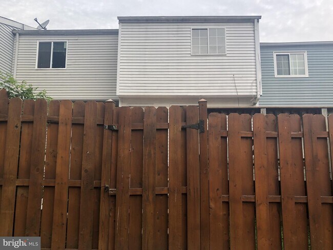 Foto del edificio - 8426 Lazy Creek Ct