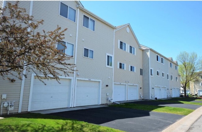 Building Photo - 9064 Scarlet Globe Dr