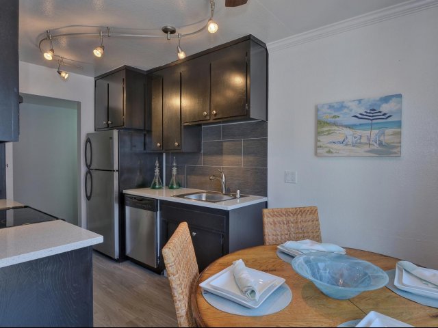 Kitchen - 875 woodside rd