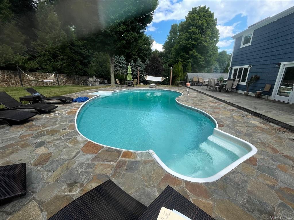 Primary Photo - 1 Maria Ln