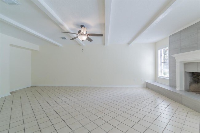 Building Photo - 2604 N Woodloch St