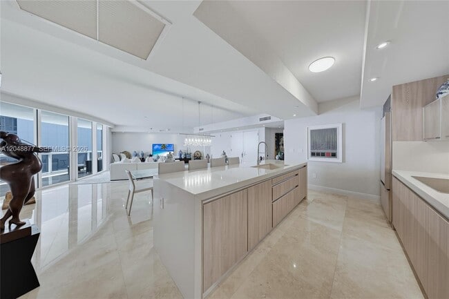Foto del edificio - 17201 Collins Ave