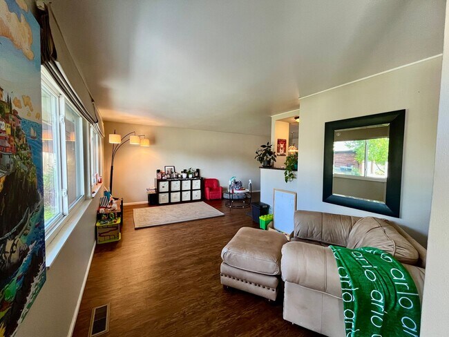 Foto del edificio - Beautiful 4 bed 2.5 bath in Hampden neighborhood!