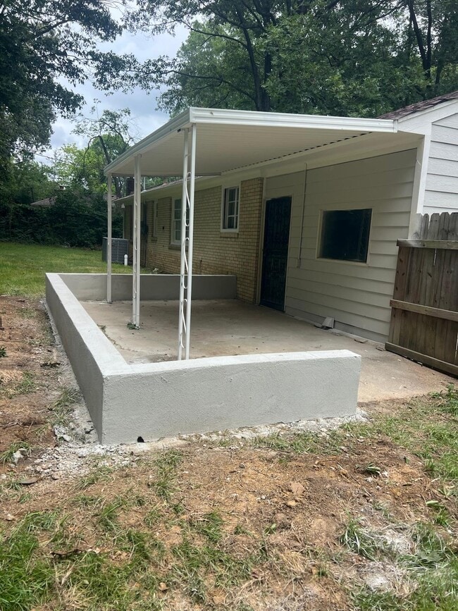 Building Photo - 4869 Fairfield Rd