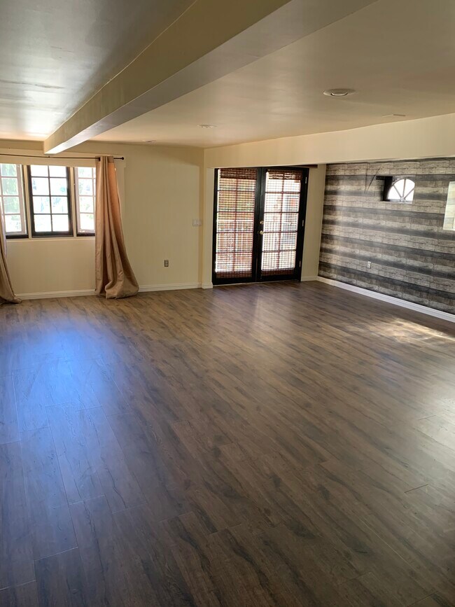 Building Photo - 5934 Manola Way