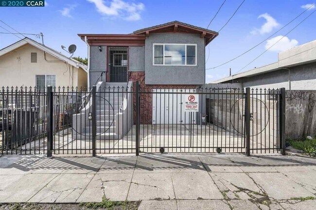 Private gated family home - 687 7th St