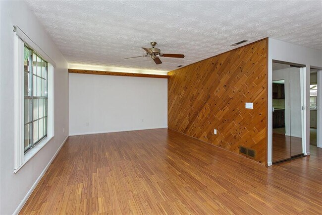Building Photo - 5337 Hansel Ave