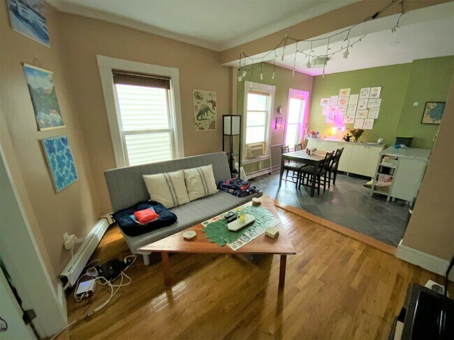 Building Photo - 303 Elm St