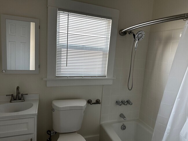 Foto del edificio - 1251 E Appleton St