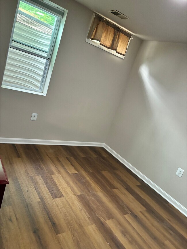Foto del edificio - 15087 Holleyside Dr