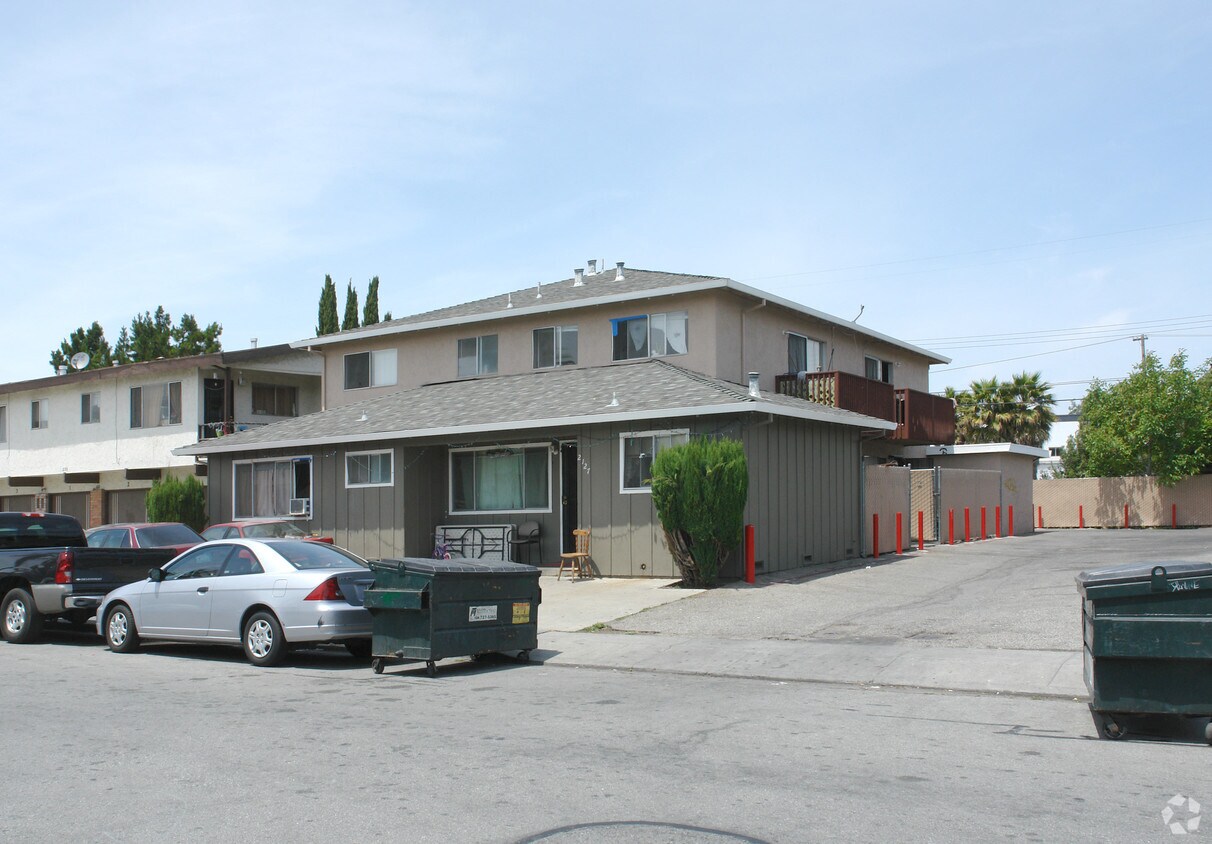 Building Photo - 2127 Main St