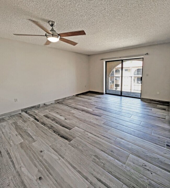 Foto del edificio - 3033 E Devonshire Ave