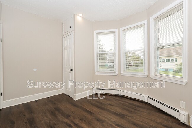 Foto del edificio - 300 D'Arcy Ave