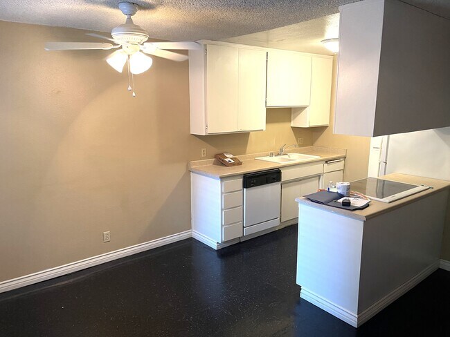 Foto del edificio - 1412 N Cherry St