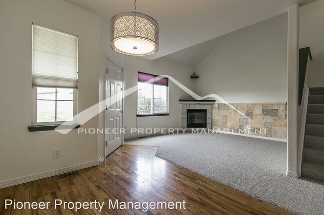 Building Photo - 2 br, 2.5 bath House - 691 S. Depew St