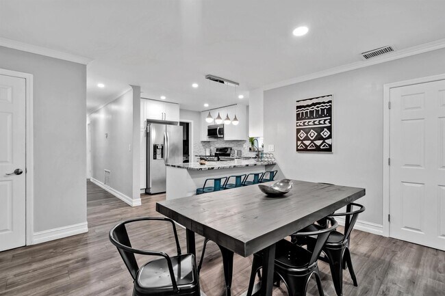 Foto del edificio - 6860 Tyler St