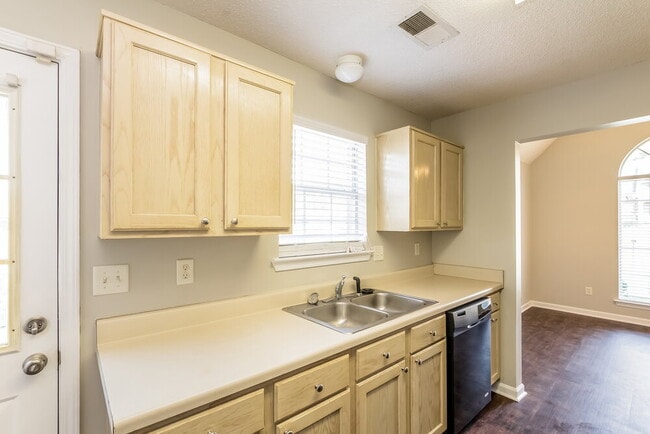 Building Photo - 200 Village Dr