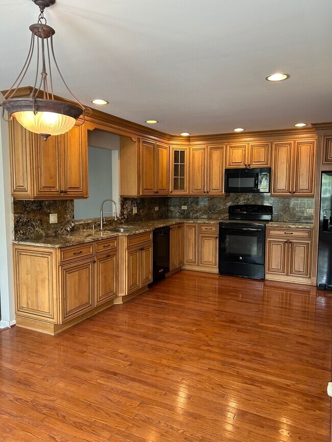 Building Photo - 1381 Laurel Oaks Dr