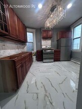 Building Photo - 37 Altonwood Pl