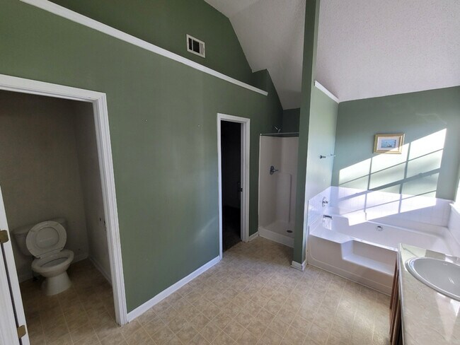 Foto del edificio - 3551 Creekview Dr