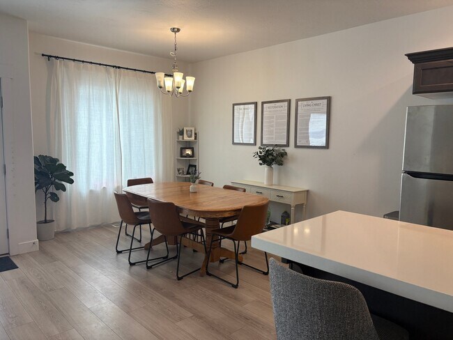 Foto del edificio - 4942 Breezy Patch Rd
