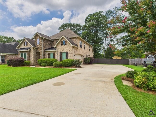 Building Photo - 205 Pebble Stone Pl