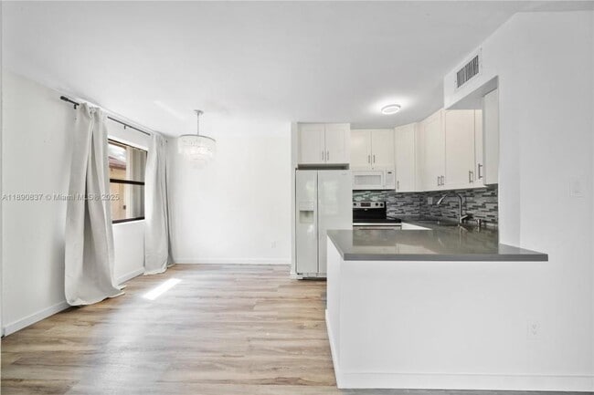 Building Photo - 2 bedroom in Miami Gardens FL 33169