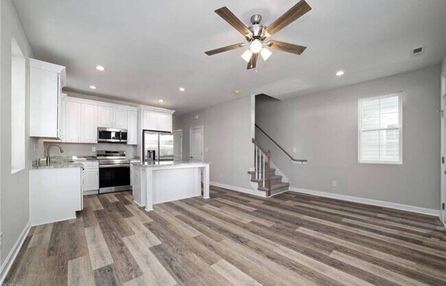Building Photo - 833 A Ave