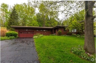 Building Photo - 120 Donovan Dr