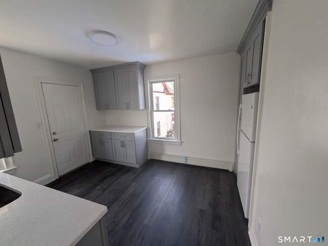 Building Photo - 200 Ogden St