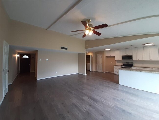 Building Photo - 18214 Mantana Dr