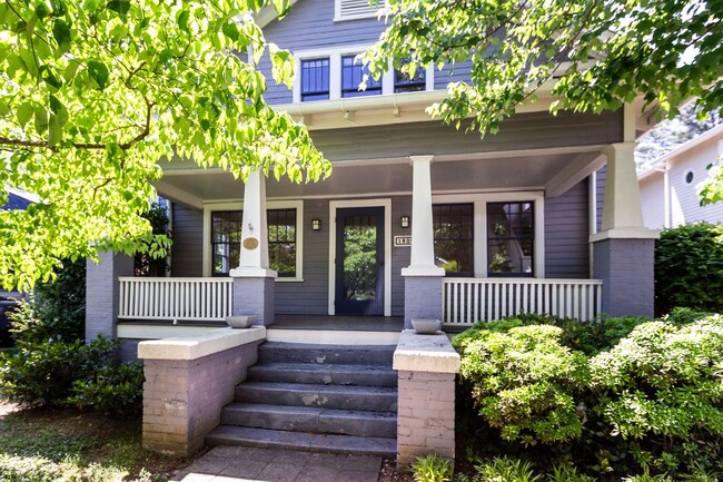 Building Photo - Gorgeous 3 Bedroom Historic Home Located i...