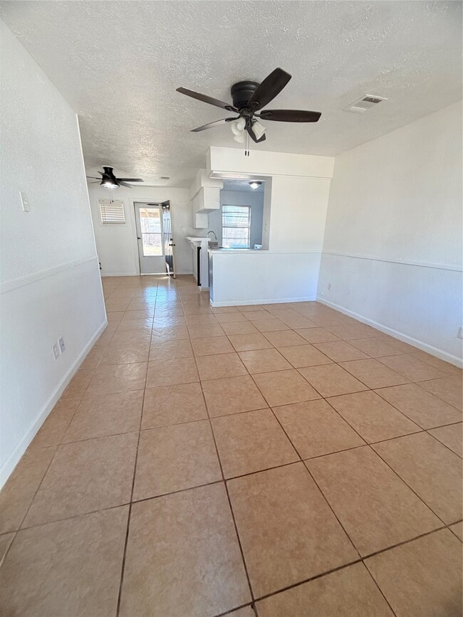 Building Photo - 207 Inwood Ln