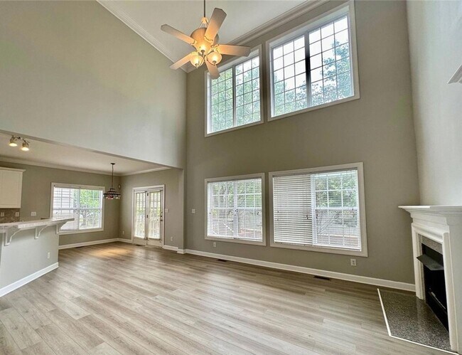 Building Photo - 4 BR/2.5BA | Newly Renovated Single Family Home |Fenced backyard| Elegant Brick Home in the Heart...